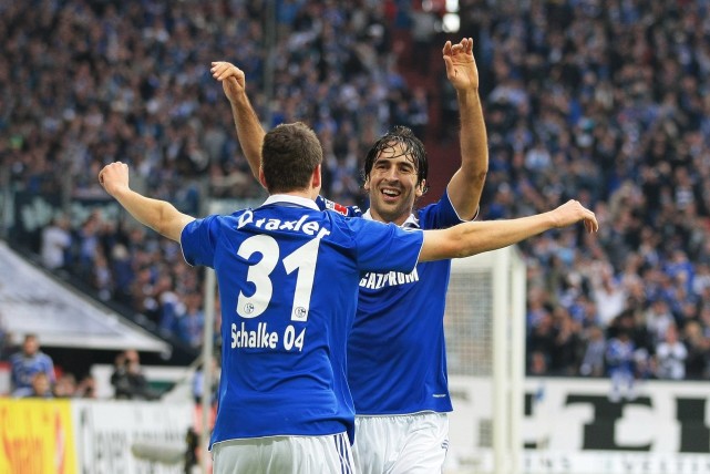 于两队的直 于两队的直