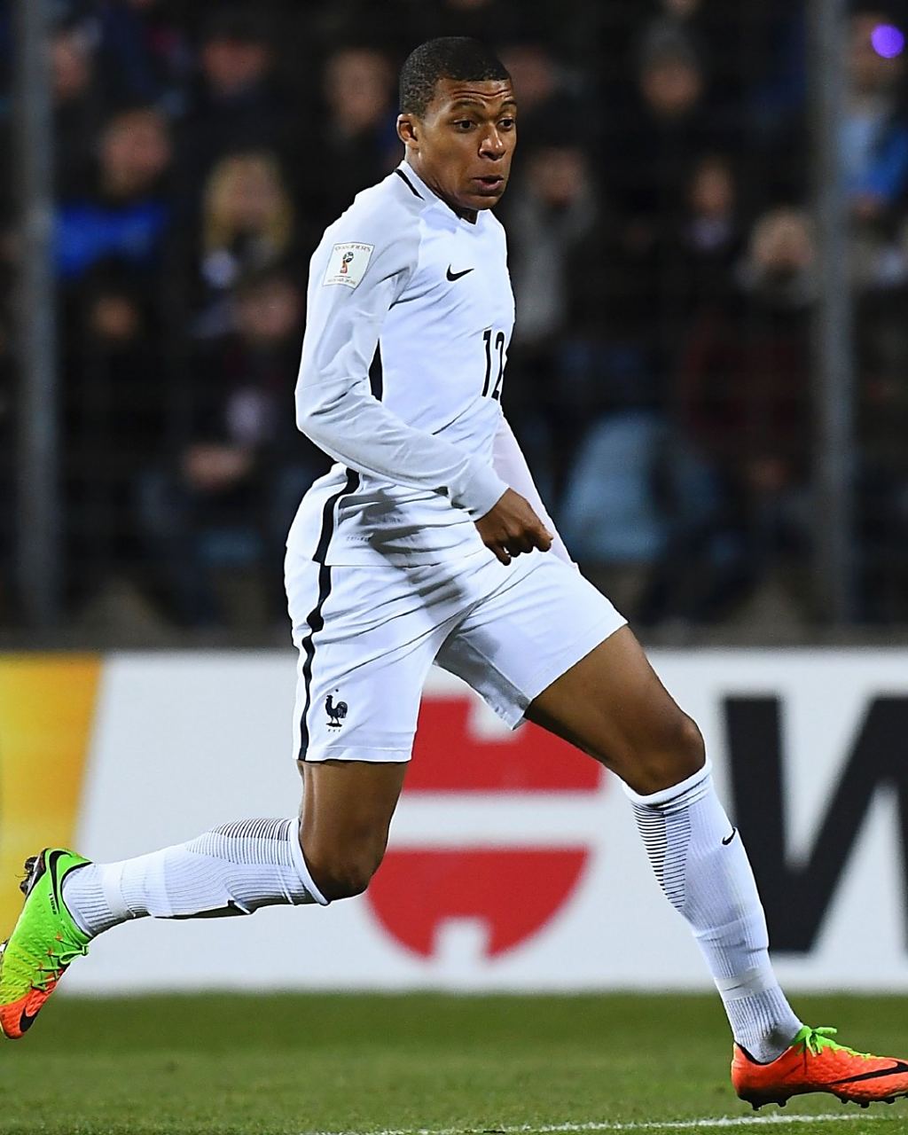 收入结构由 收入结构由